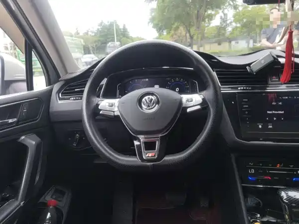 Volkswagen Tiguan L Plug-In Hybrid 2020
