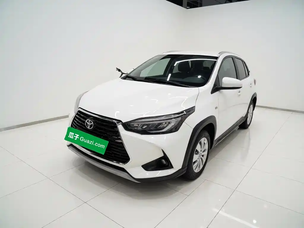 Toyota Yaris L 2022 — фото 1