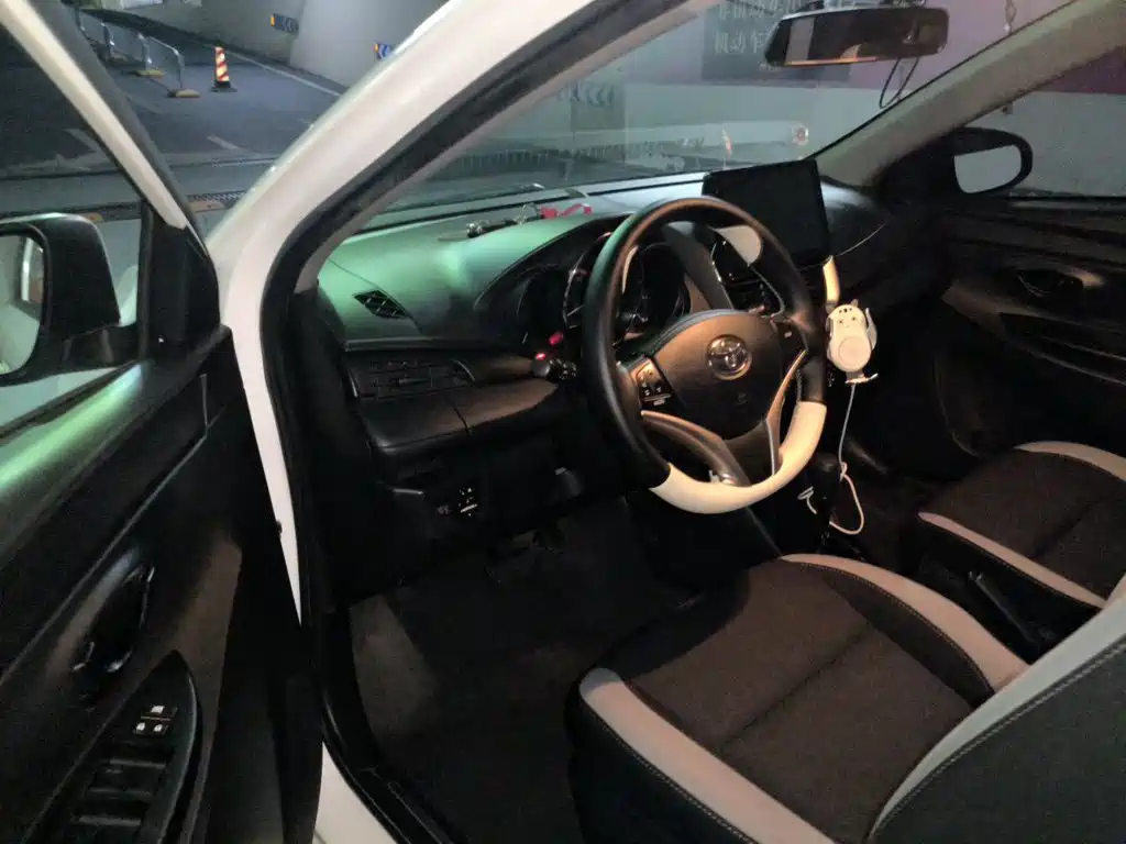 Toyota Yaris L 2022 — фото 12