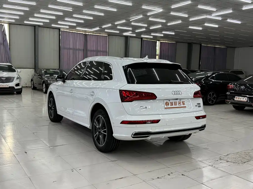 Audi Q5L 2020 — фото 10