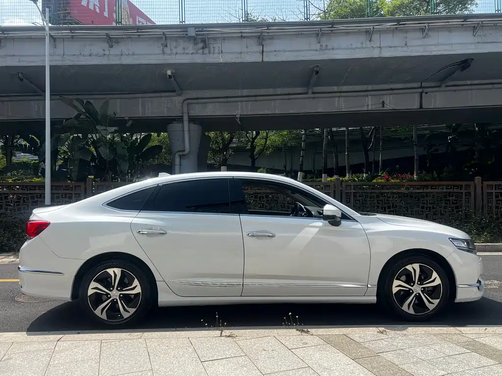 Honda Spirior 2016 — фото 12