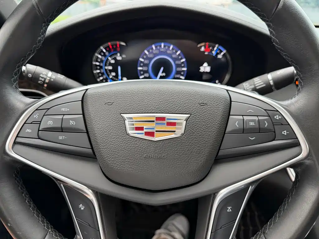 Cadillac CT6 2017 — фото 12