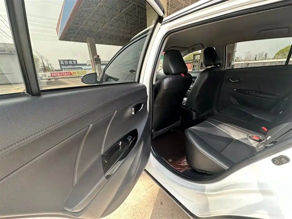 Toyota Yaris L 2022