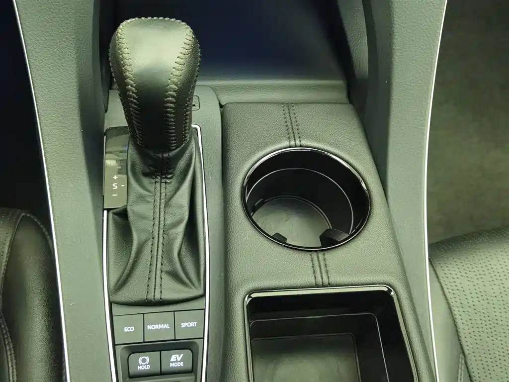 Toyota Avalon 2022 — фото 13
