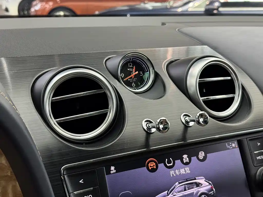 Bentley Bentayga 2018 — фото 12