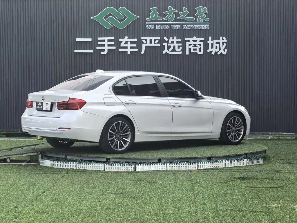 BMW 3 Series 2018 — фото 21