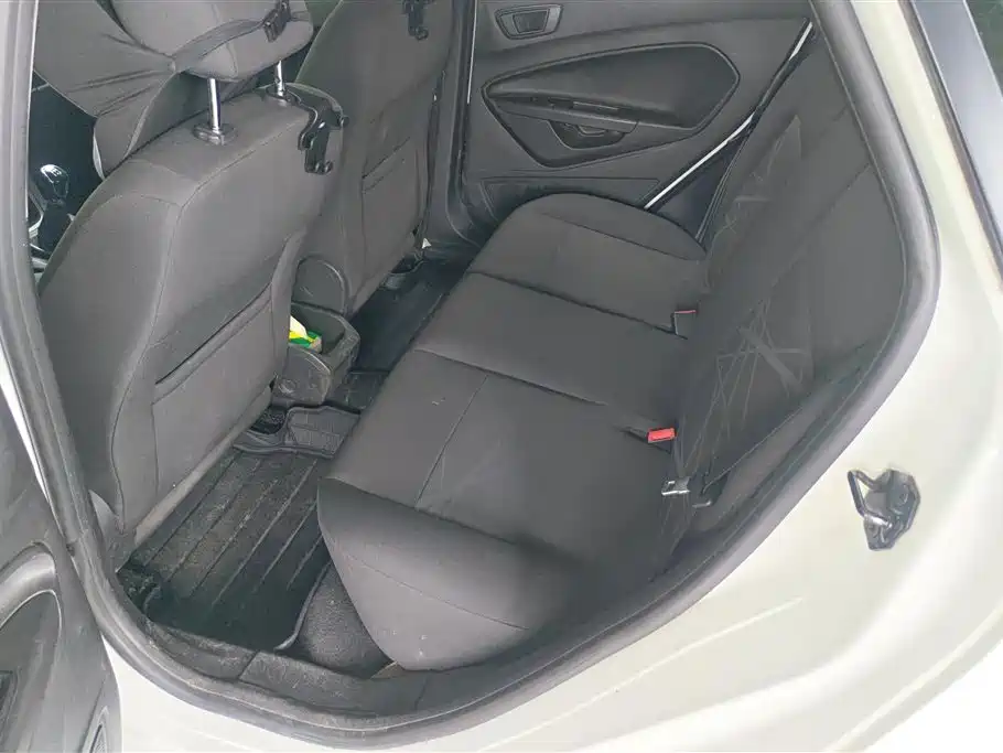 Ford Fiesta 2015 — фото 11