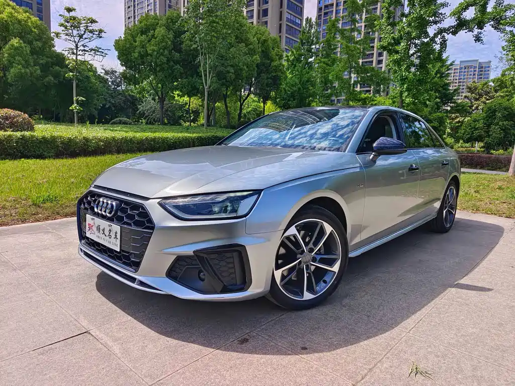 Audi A4L 2021 — фото 1