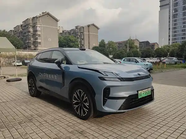 Lynk & Co 08 EM-P 2025