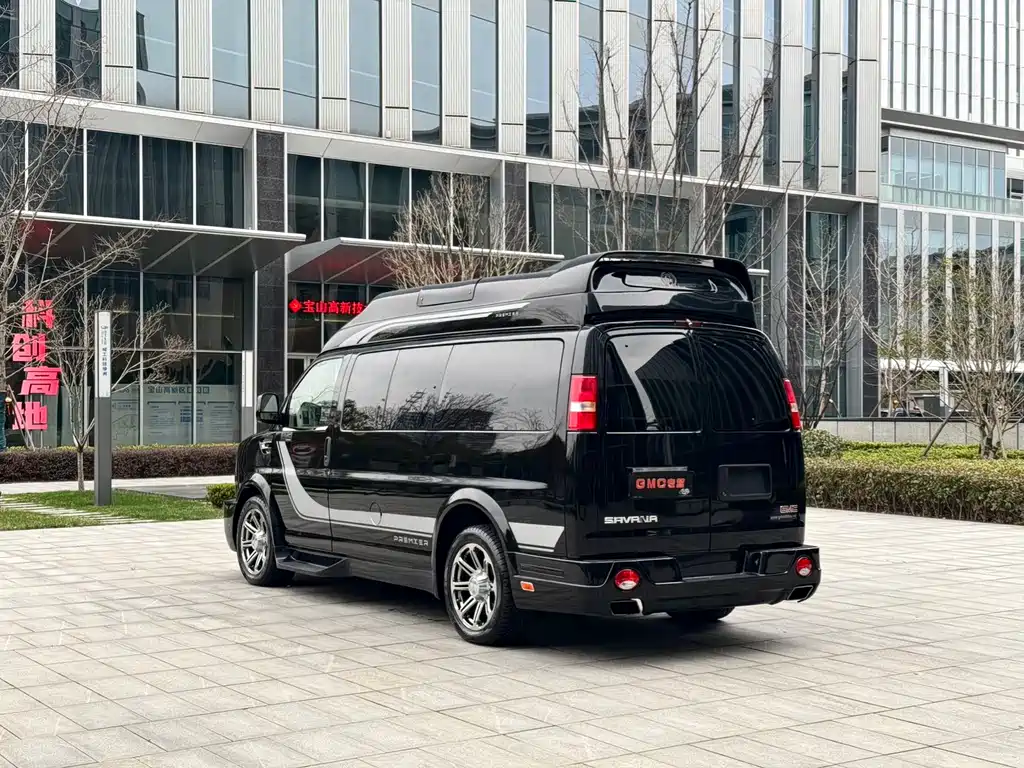 GMC Savana 2017 — фото 5