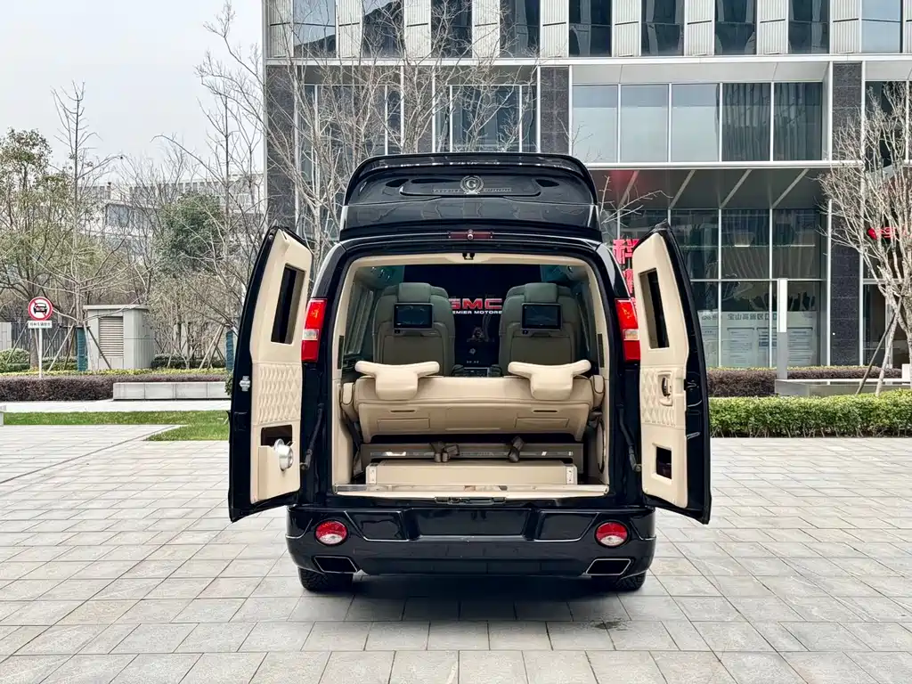 GMC Savana 2017 — фото 20