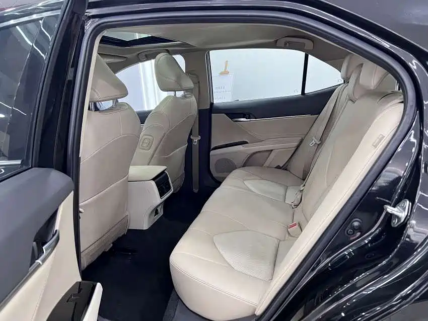 Toyota Camry 2021 — фото 10