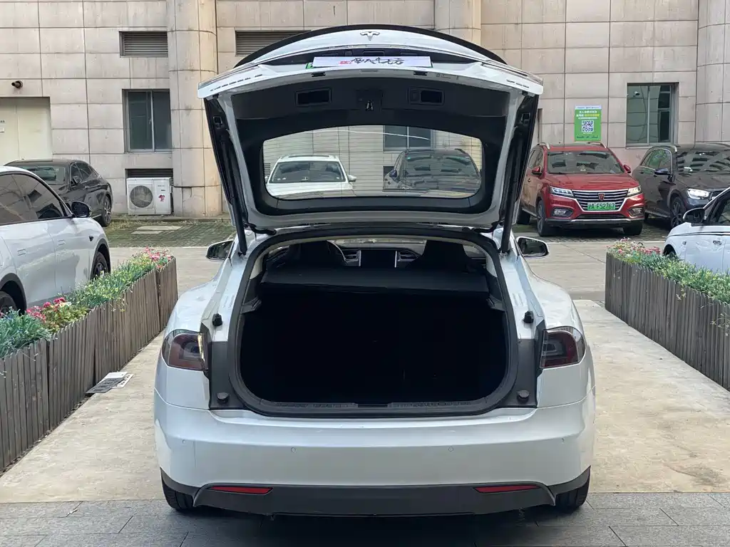 Tesla Model S 2015 — фото 14