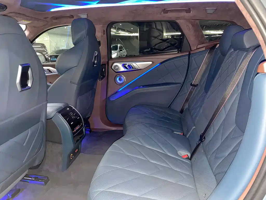 BMW XM 2024 — фото 10