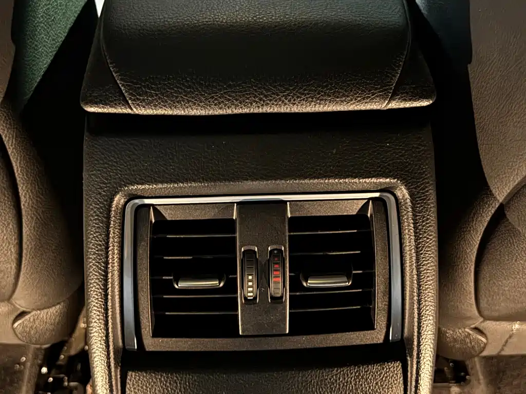 BMW 3 Series 2016 — фото 9