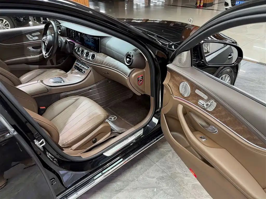 Mercedes-Benz E-Class 2023 — фото 16