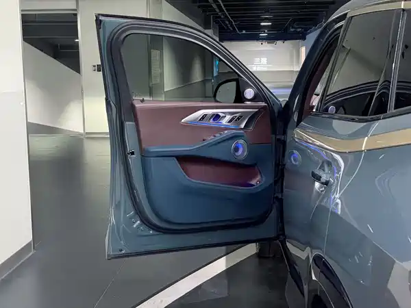 BMW XM 2023