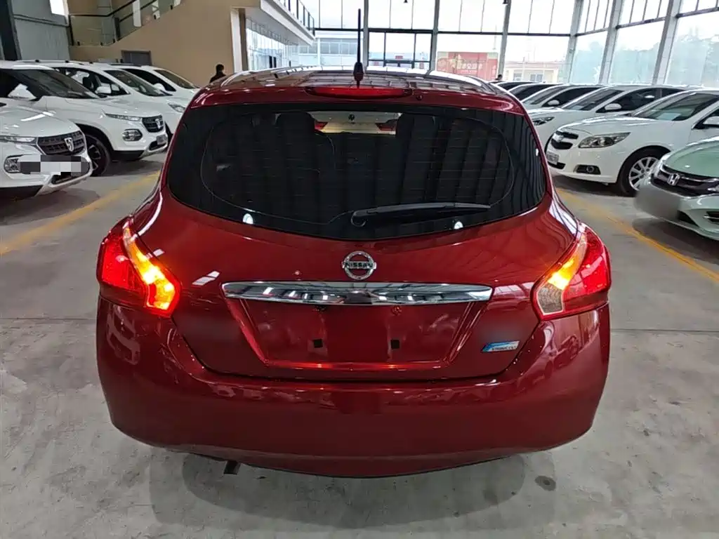 Nissan Tiida 2016 — фото 6