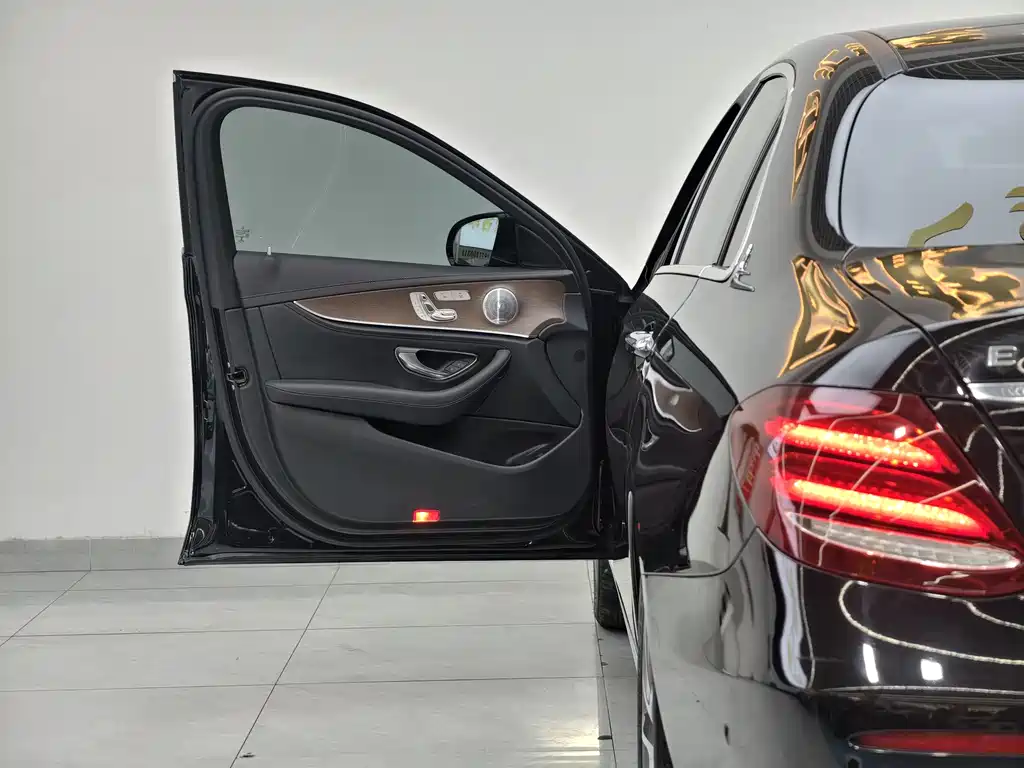 Mercedes-Benz E-Class 2019 — фото 15