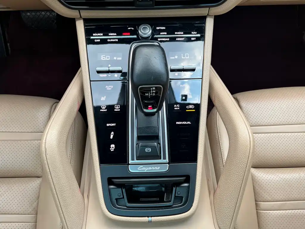 Porsche Cayenne 2019 — фото 12