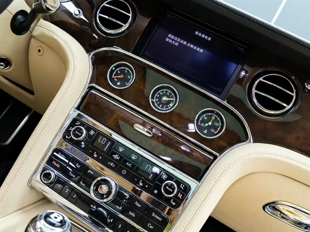 Bentley Mulsanne 2016 — фото 20