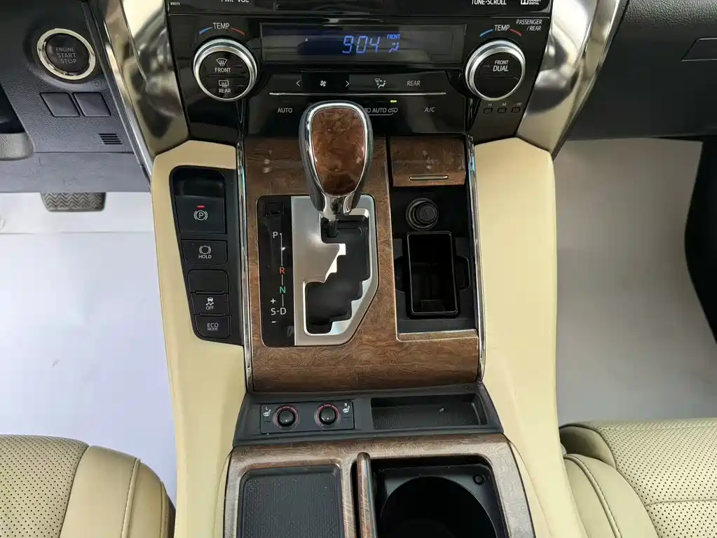 Toyota Alphard 2018 — фото 7