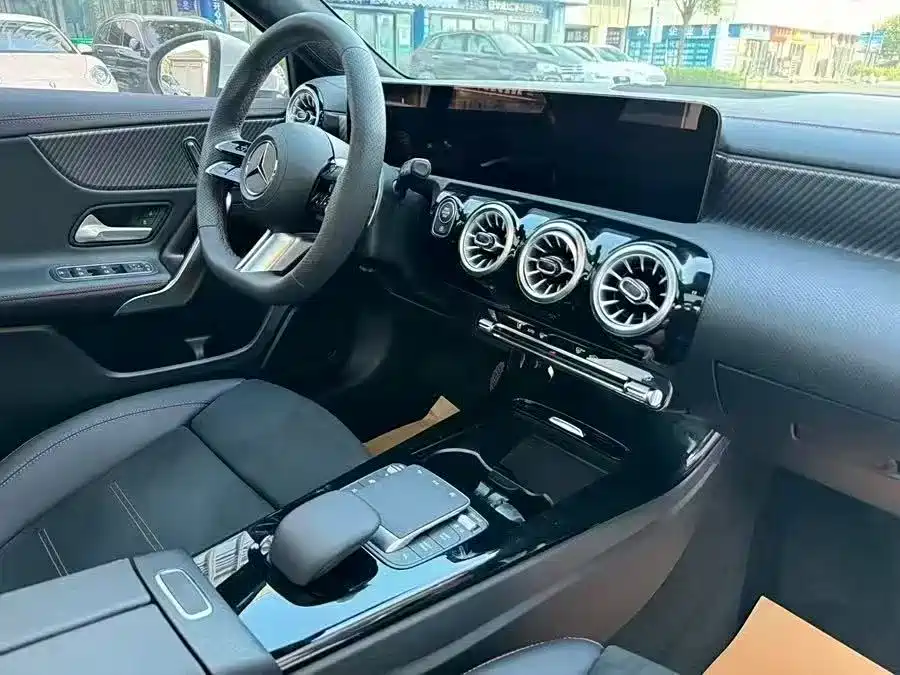 Mercedes-Benz A-Class 2023 — фото 4