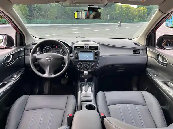 Nissan Tiida 2012