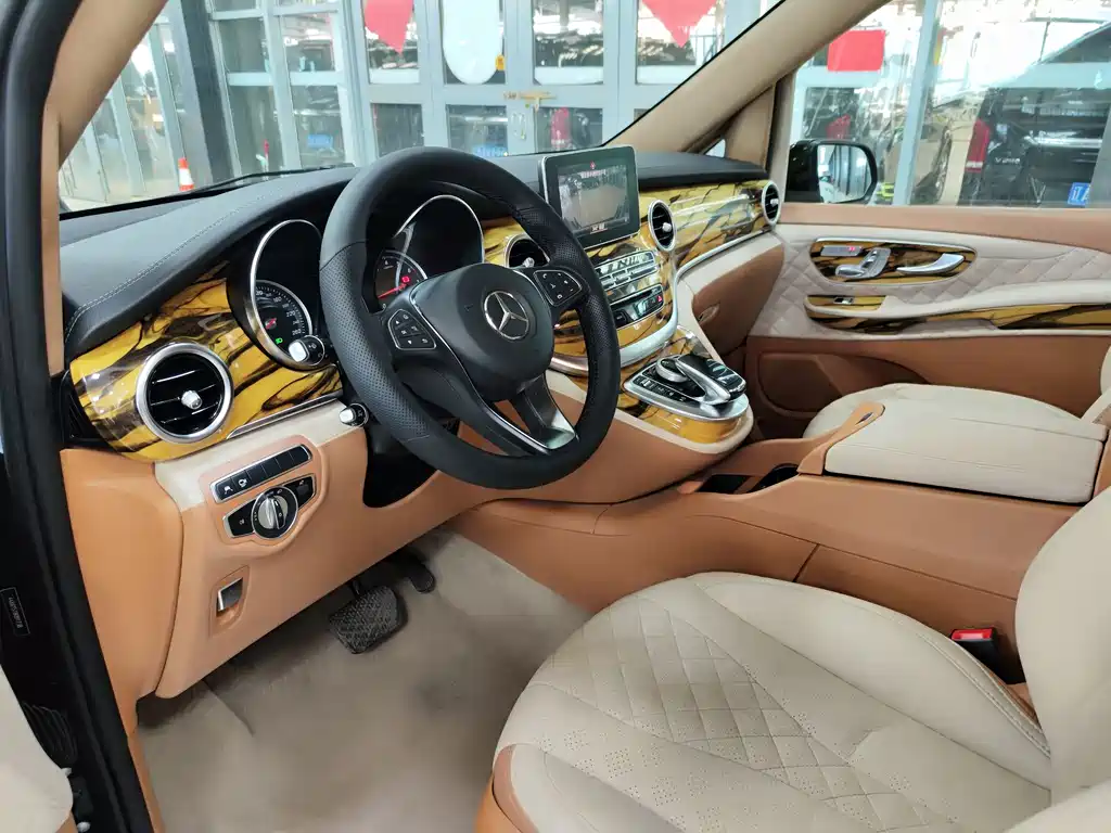 Mercedes-Benz V-Class 2020 — фото 15