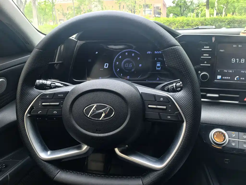 Hyundai Elantra 2022 — фото 17