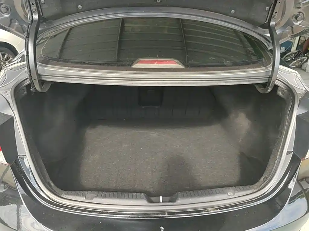 Hyundai Elantra 2015 — фото 19