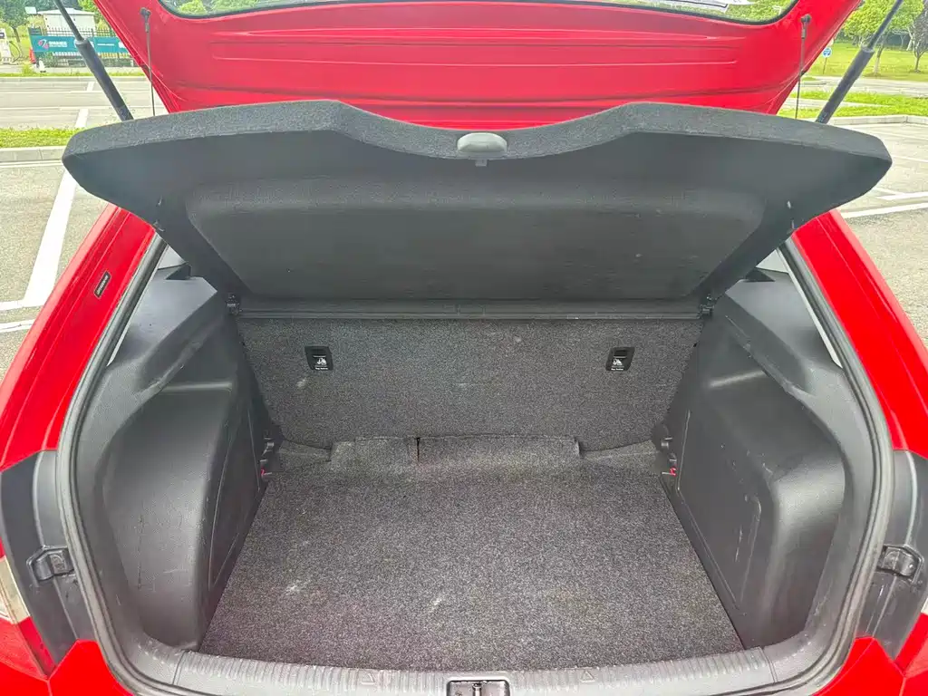 Skoda Rapid Spaceback 2014 — фото 13
