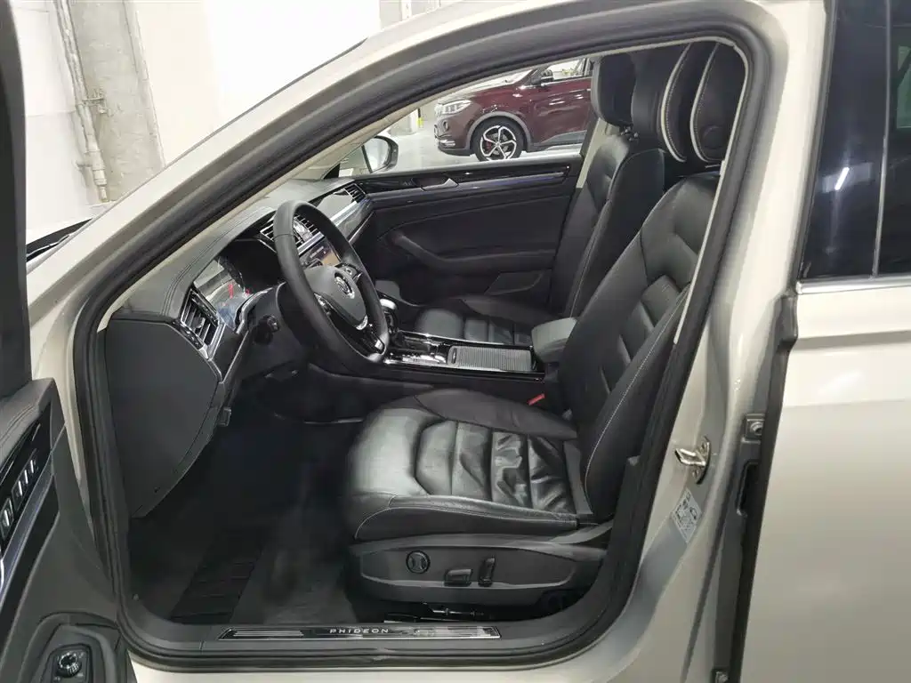 Volkswagen Phideon 2018 — фото 10