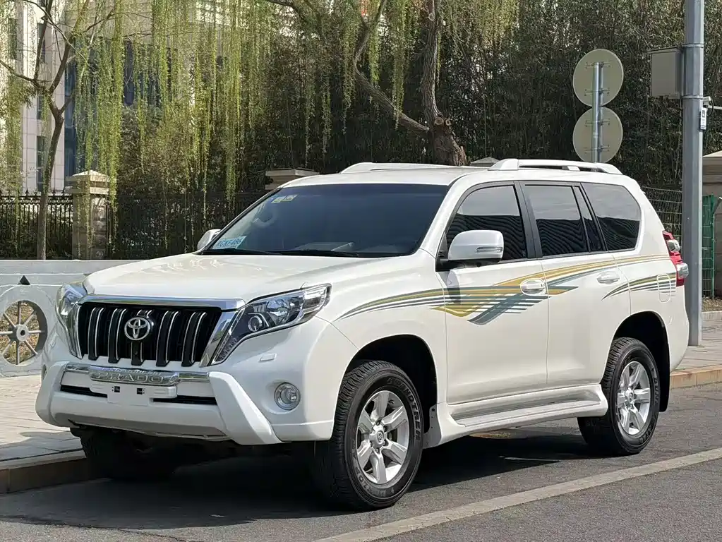 Toyota Prado 2015 — фото 1