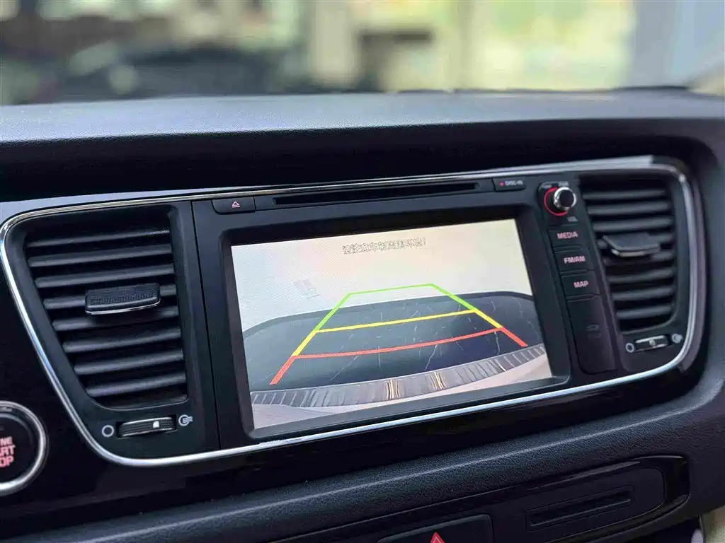 Kia Carnival 2017 — фото 10