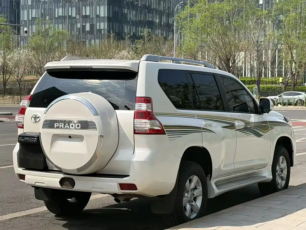 Toyota Prado 2015 — фото 18