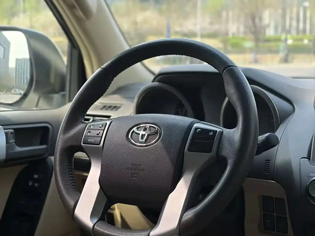 Toyota Prado 2015 — фото 9
