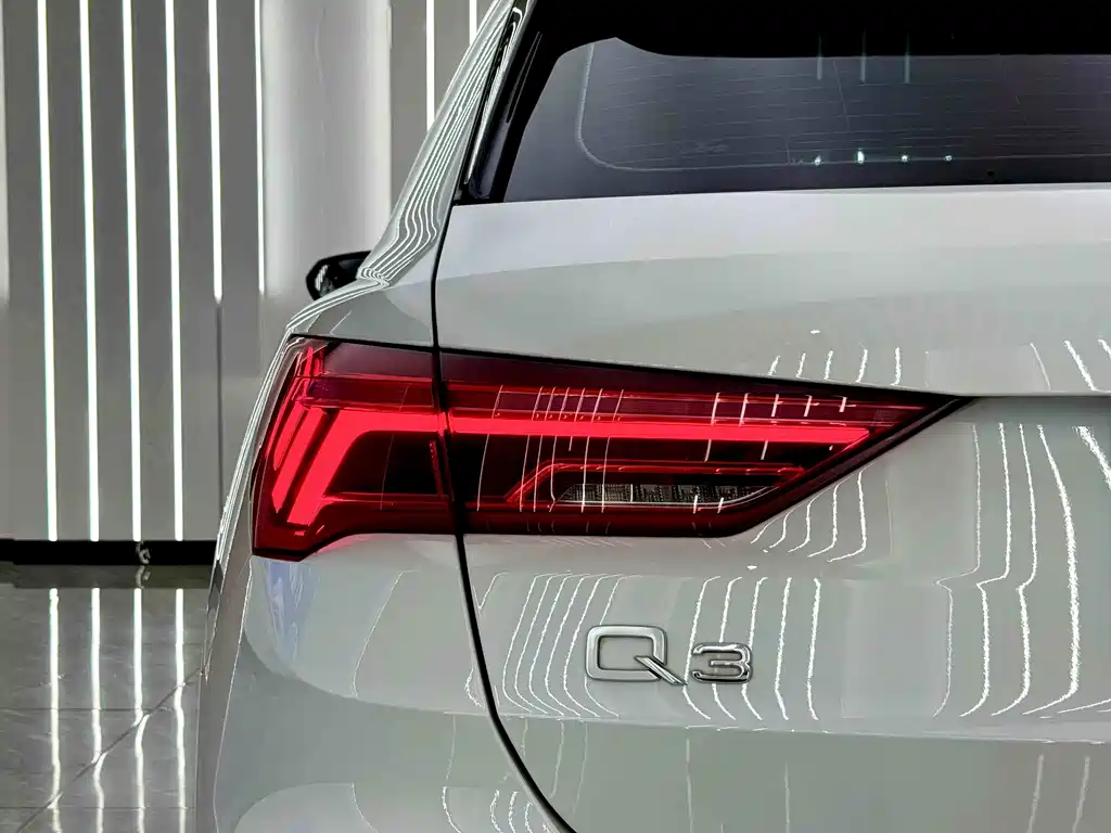 Audi Q3 2020 — фото 8