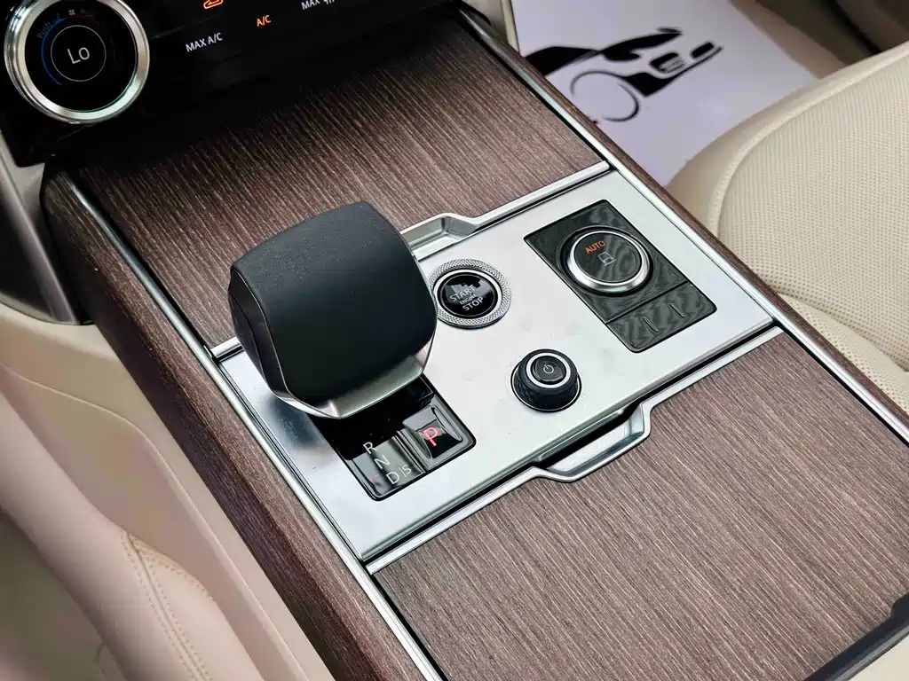 Land Rover Range Rover 2023 — фото 10