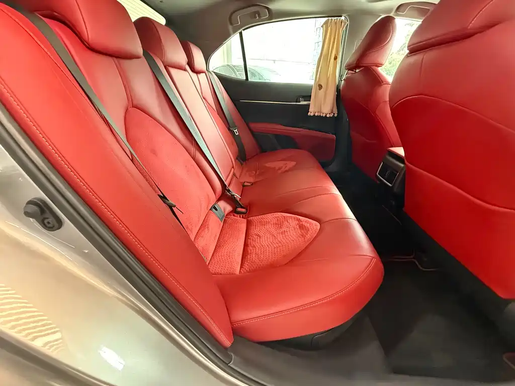 Toyota Camry 2023 — фото 12