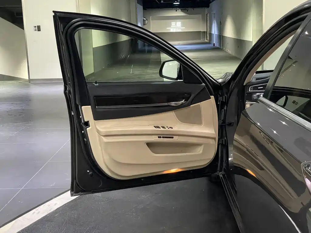 BMW 7 Series 2013 — фото 21
