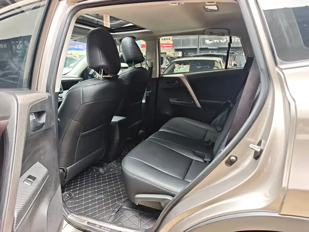 Toyota RAV4 2015