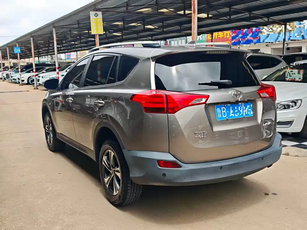 Toyota RAV4 2015