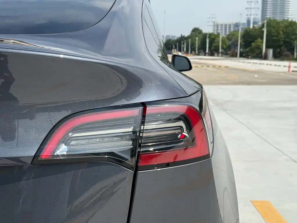 Tesla Model Y 2023 — фото 12