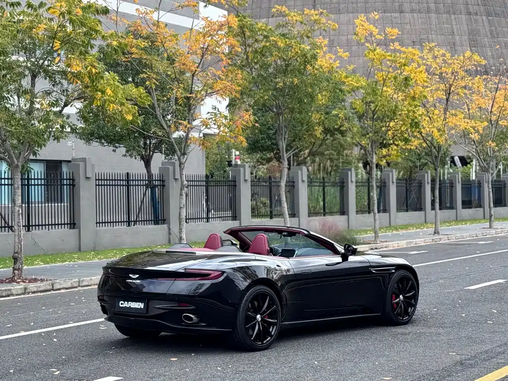 Aston Martin DB11 2019 — фото 10