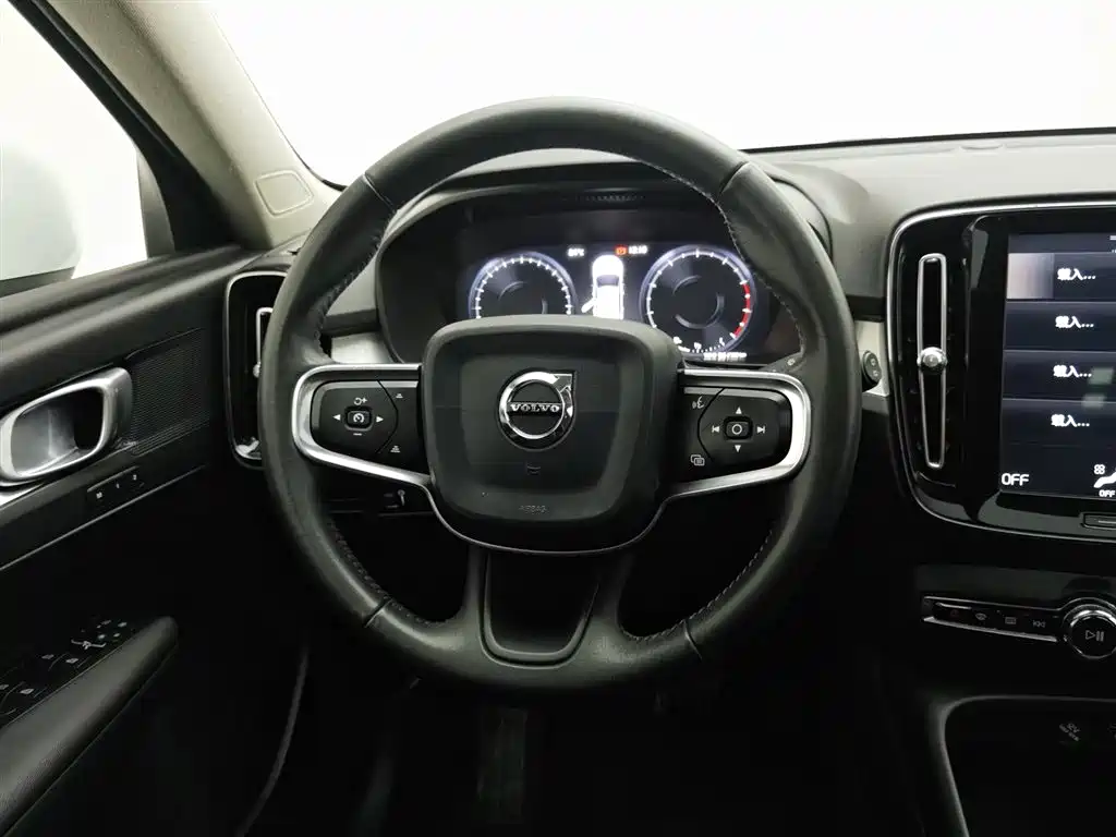 Volvo XC40 2019 — фото 11