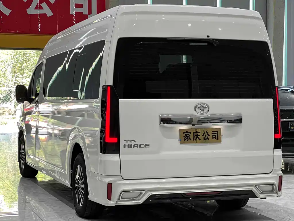 Toyota Hiace 2022 — фото 5