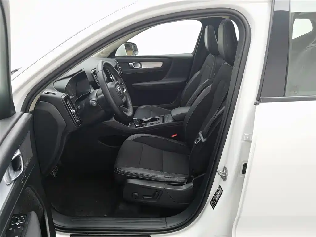 Volvo XC40 2019 — фото 10