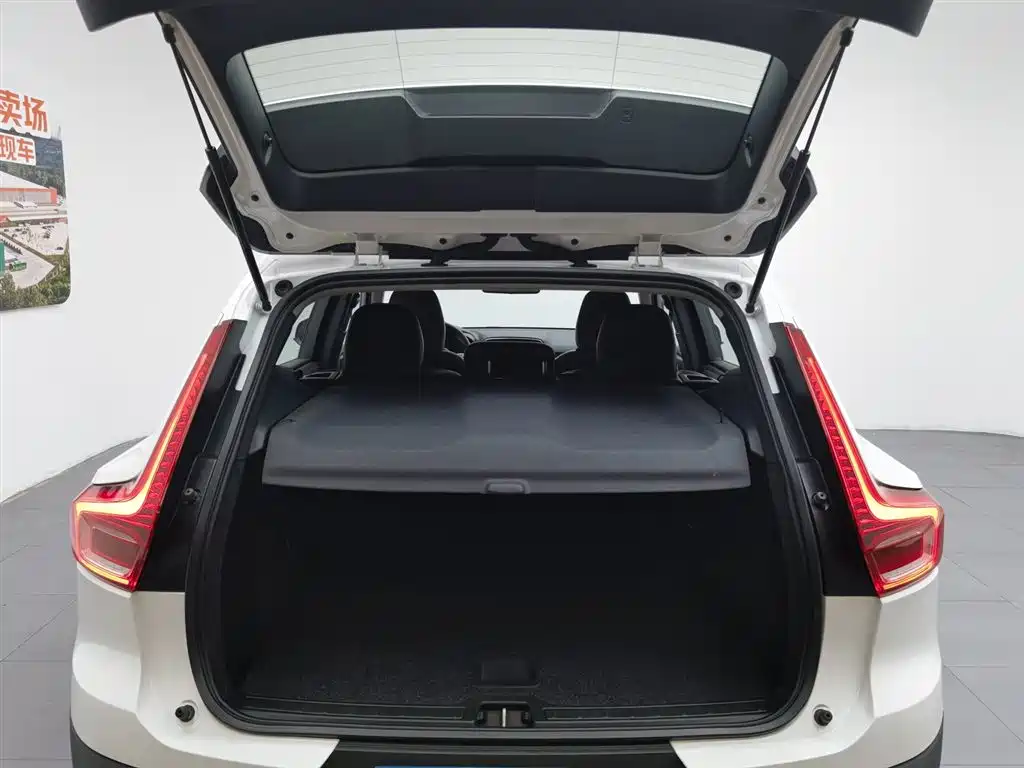 Volvo XC40 2019 — фото 16
