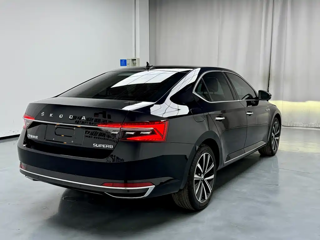 Skoda Superb 2023 — фото 16